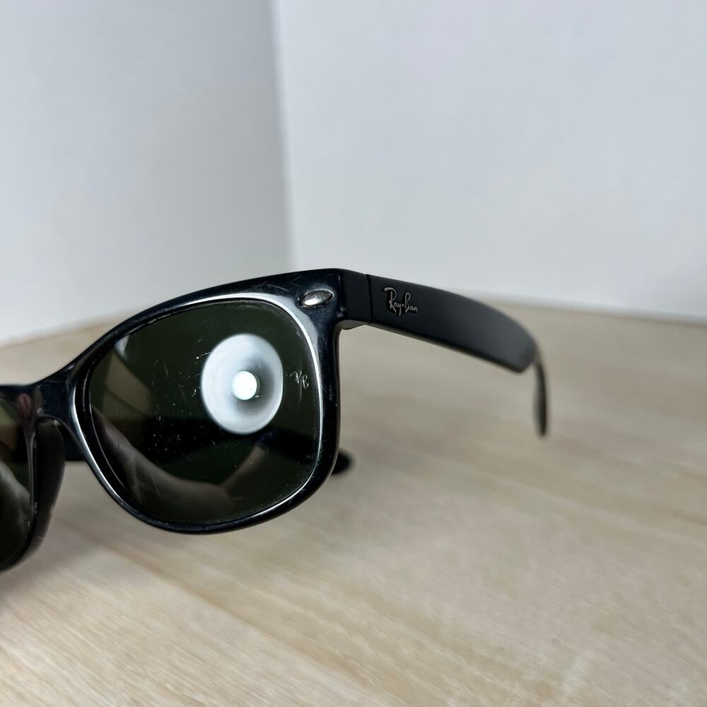 Ray-Ban RB2132 New Wayfarer 901 Sunglasses Black DAMAGED 55-18 Italy - Picture 11 of 16